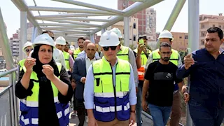 الإسماعيلية تطور مصاعد وكوبري الثلاثيني لخدمة كبار السن وذوي الهمم (صور)