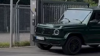 "بالملايين".. سيارات عمر مرموش الفاخرة تلفت أنظار الجماهير