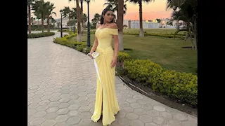 ملك أحمد زاهر تخطف الأنظار بفستان جذاب