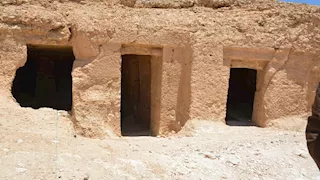 قرص شمع من الصخور.. مقابر الحواويش بسوهاج 800 شاهد على أسرار أخميم -صور