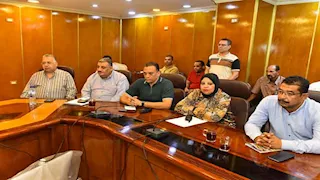 محافظ أسيوط يبحث تطوير التعليم الفني استعدادًا للعام الدراسي الجديد - صور