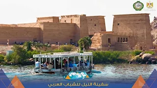 بالصور-  شباب سفينة النيل العربي يزورون معبد فيلة والسد العالي بأسوان