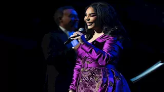 "حجمها أصبح أصغر".. أحلام تكشف تفاصيل تجربتها بعملية تجميل أنفها (فيديو)