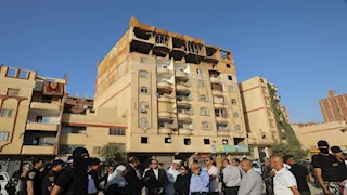 محافظ القاهرة يشرف على إزالة ٣ مخالفات بناء أدوار بدون ترخيص بمدينة نصر