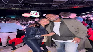 بالصور.. هاني فرحات مع زوجته في حفل "Coldplay" بلندن