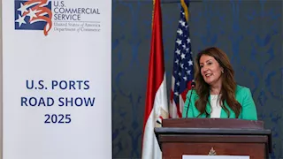 السفيرة الأمريكية تقود وفداً تجارياً إلى الموانئ المصرية