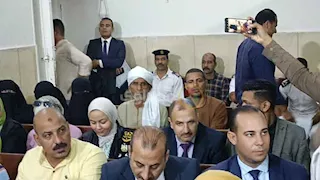 تحمل رضيعة.. أول ظهور للمتهمة بقتل زوجها وأطفاله الستة في المنيا