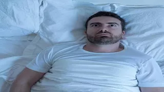 تشعر بأن أحدهم "يخنقك" وأنت نائم؟.. إليك السر