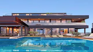 "3 دول أوروبية مختلفة".. أين تقع عقارات محمد صلاح؟