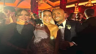 بالأسود.. ليلى علوي تتألق بفستان ساحر