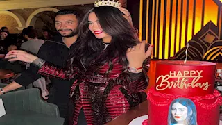 خطفوا الأنظار في الساحل.. 20 صورة رومانسية جمعت هاجر أحمد مع زوجها