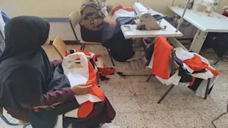 بين الخيط والإبرة.. فتيات كفر السنابسة يُبدعن في صناعة الأمل والأعلام