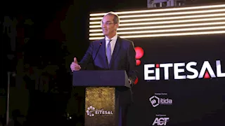 بزيادة 160%.. وزير الاتصالات: زيادة الطاقة الإنتاجية لمصانع المحمول إلى 9 ملايين وحدة خلال 2025