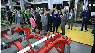 كامل الوزير: لن تُمنح رخص جديدة نهائيًا لأي مصنع داخل الكتل السكنية