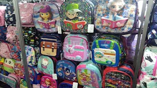 موسم صعب.. الأسر تبحث عن التوفير في معرض "أهلاً مدارس" وسط ارتفاع الأسعار