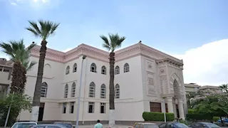 بالصور.. رئيس جامعة القاهرة يؤم المصلين خلال افتتاح مسجد المدينة الجامعية