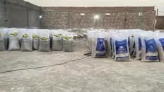 ضبط 90 طن أسمدة ومخصبات زراعية فاسدة داخل مصنع بالصف