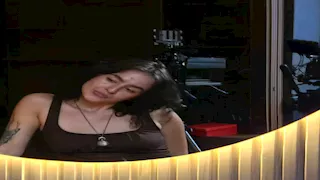 أحمد الفيشاوي يثير الجدل بصورة غامضة.. والجمهور يتساءل: "مين دي؟"