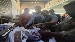 "كبده وسجق وفراخ فاسدة".. حملة رقابية تغلق مطعم مخالف بالبحيرة - صور