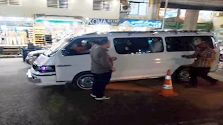 بالصور.. ضبط 35 ميكروباصًا مخالفًا لخطوط السير في أسوان