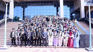 في حفل التخرج.. رئيس جامعة سوهاج يعلن تعيين 16 معيدًا بكلية التمريض (صور)