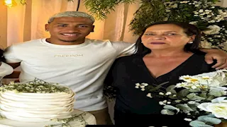 بعد إعلان وفاتها.. 4 صور ترصد قوة علاقة خوان بيزيرا وجدته