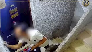 فيديو رصد الواقعة.. القبض على "لص الخصوص" حرامي الأسلاك الكهربائية 