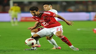 "الحكام والاحتواء".. تعليق مثير للجدل من نجم الزمالك السابق بعد فوز الأهلي على سيراميكا