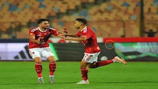 تحية خاصة بين تريزيجيه وجماهير الأهلي عقب نهاية مباراة الفريق أمام سيراميكا