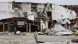 الأمطار الغزيرة تغمر الطرق وتدمر المنازل في كاليفورنيا