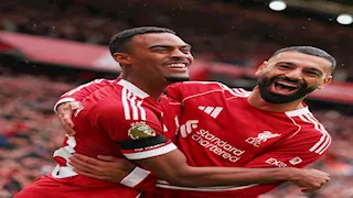 محمد صلاح يصنع في فوز ليفربول على إيفرتون بالدوري الإنجليزي