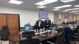 وزير الكهرباء يتفقد غرفة عمليات المراقبة ومتابعة العمل بالقناة للتوزيع