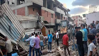 نقل الباعة لمكان بديل.. إخلاء سوق الهانوفيل في الإسكندرية- صور