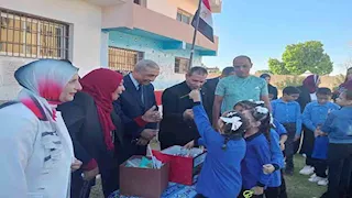 بالهدايا والحلويات.. مدارس الوادي الجديد تستقبل طلابها في أول يوم