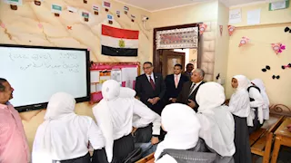 محافظ الفيوم يتابع انتظام العملية التعليمية مع بدء العام الدراسي 