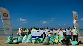 اليوم العالمي لتنظيف الشواطئ.. حملة مكبرة لتنظيف 4 شواطئ بالإسكندرية