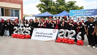 رئيس جامعة قناة السويس يستقبل الطلاب في أول يوم دراسي