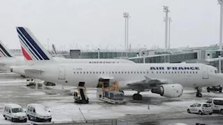 نام أثناء العمل.. مراقب جوي كاد يتسبب في كارثة لطائرة وهذا ما حدث