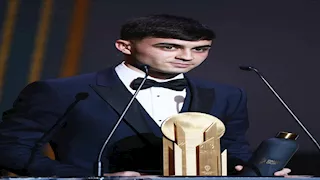 الكرة الذهبية.. نجم برشلونة لن يذهب .. فما السبب؟