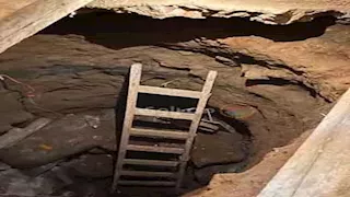 "من سلم خشبي إلى سرداب غامض".. لغز المقبرة الوهمية بمستوصف دشنا (صور)