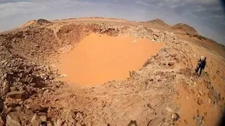 "نيزك جبل كامل".. أسرار كونية محفورة في صحراء مصر الغربية (صور)