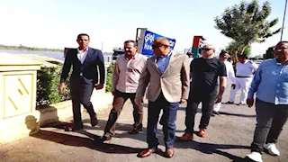 بالصور- محافظ الأقصر يتفقد أعمال التجميل ورفع كفاءة الشوارع في حي شمال