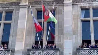 أ ف ب: رفع العلم الفلسطيني فوق 21 مبنى بلدية في فرنسا