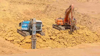 الأهلي يسابق الزمن لإنهاء استاد النادي (صور)