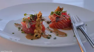 10 صور لمطعم غريب.. وجبات تقدم على أسرة نوم بدل الطاولات