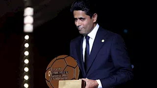 باريس سان جيرمان يفوز بجائزة أفضل نادِ في حفل الكرة الذهبية 2025