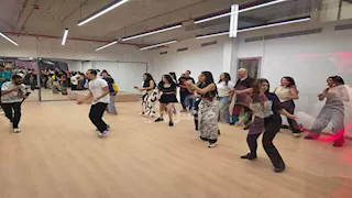 بالصور.. دينا تفتتح أكاديمية تعليم الرقص الشرقي والفنون