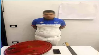 عاطل يستعرض بسلاح أبيض ودرع حديدي في الإسكندرية