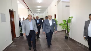 رئيس هيئة التنمية الصناعية ومحافظ بني سويف يتفقدان المجمع الحرفي