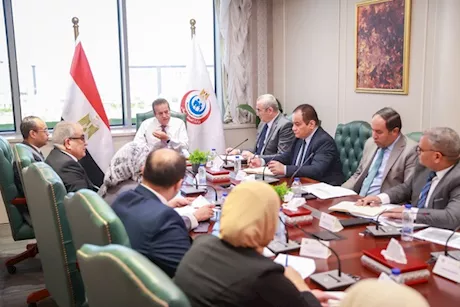 الصحة تبحث تسوية مديونيات الشراء الموحد لضمان توريد المستلزمات